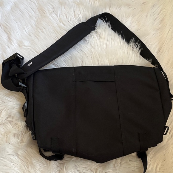 Timbuk2 Classic Black Messenger Bag - Picture 5 of 5